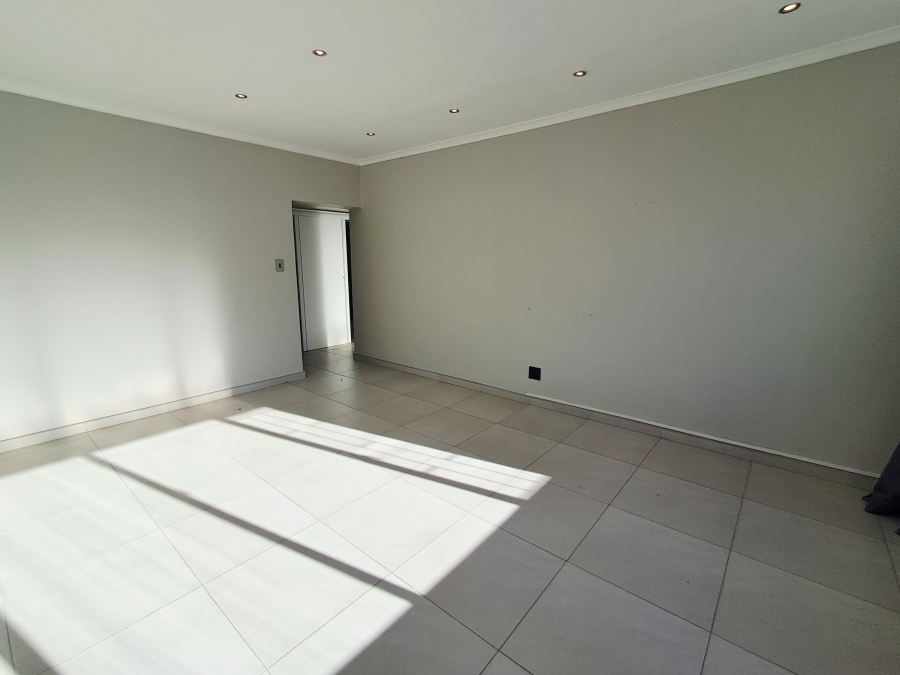 To Let 1 Bedroom Property for Rent in Sea Point Western Cape